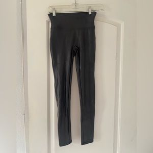 Spanx faux leather like legging size small